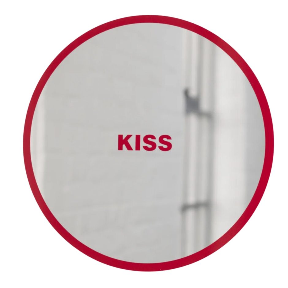 Barbara Kruger, Kiss, 2024