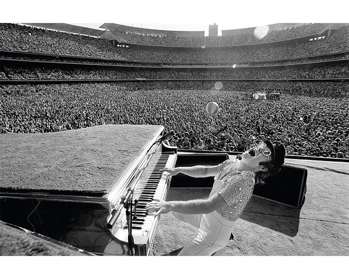Terry O'Neill, Elton John performing in LA, 1975