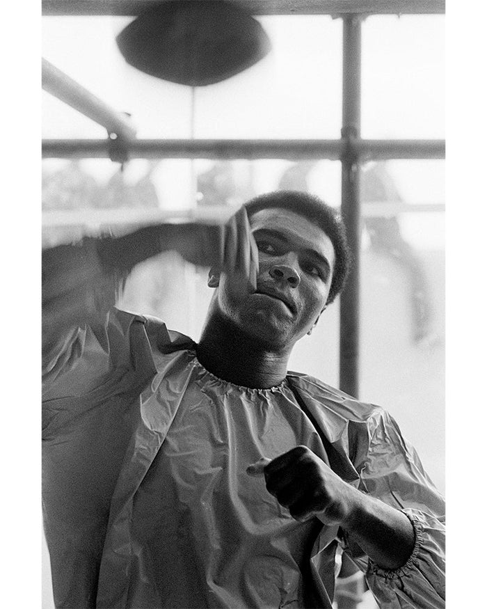 Terry O'Neill, Muhammad Ali using the speedbag, 1972