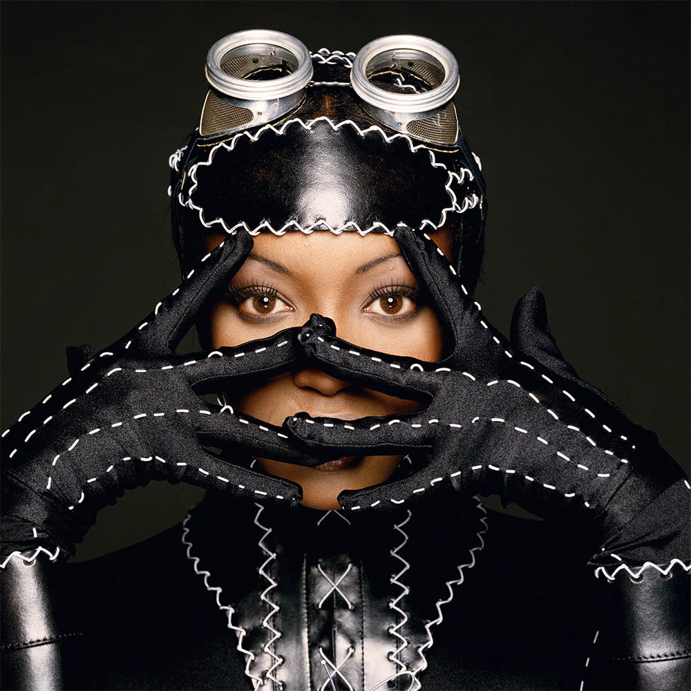 Terry O'Neill, Naomi Campbell peeking through her fingers, 1992